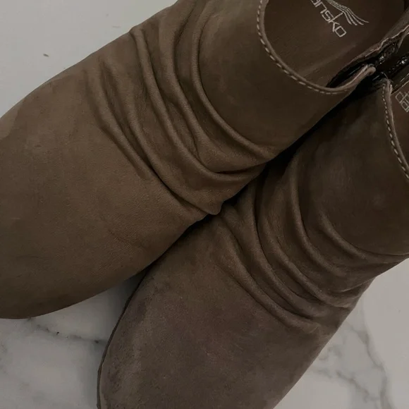 DANSKO soft tan leather wedge ankle booties - Picture 5 of 12